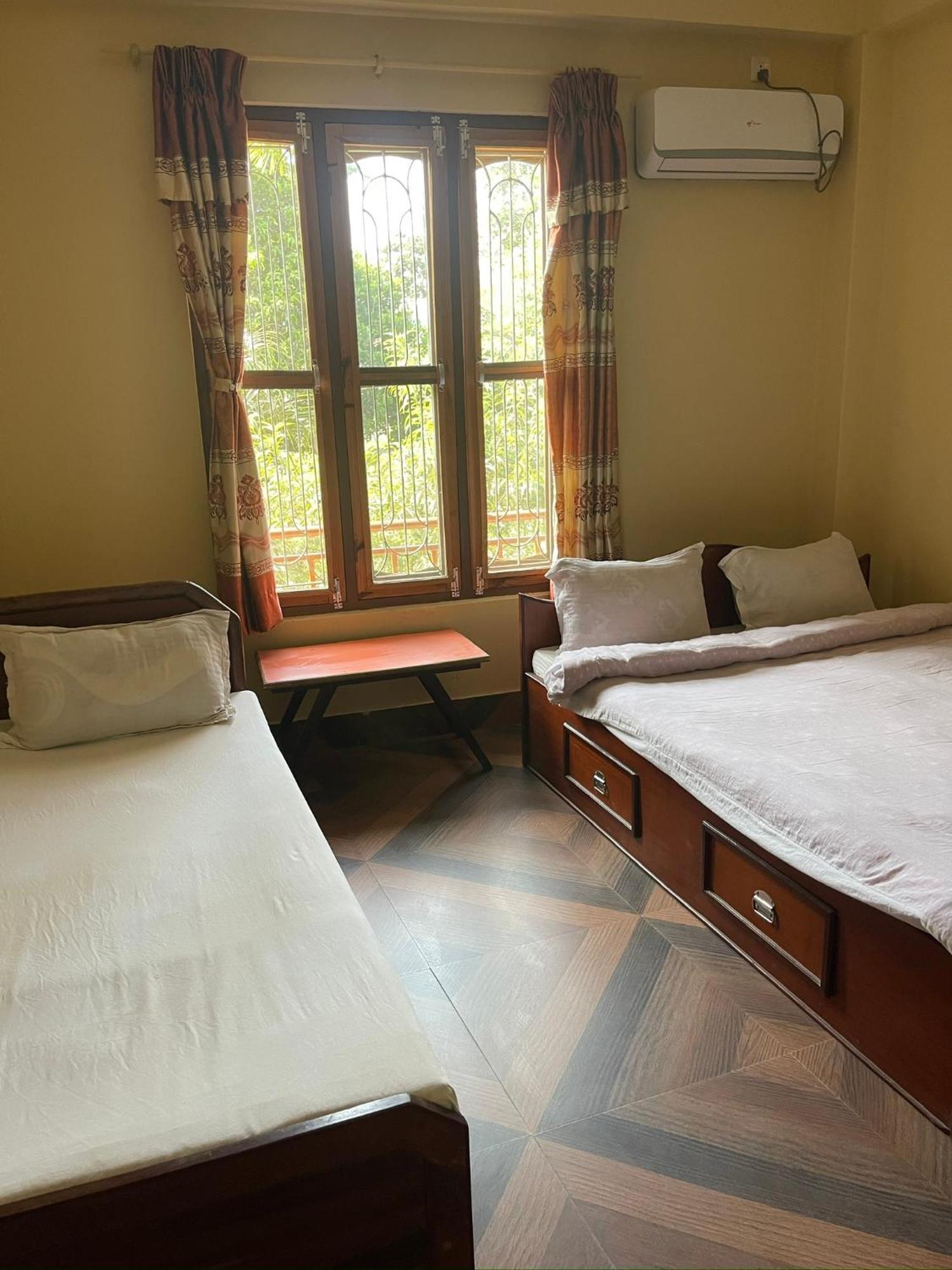 Tara Guesthouse - Sauraha,Chitwan エクステリア 写真