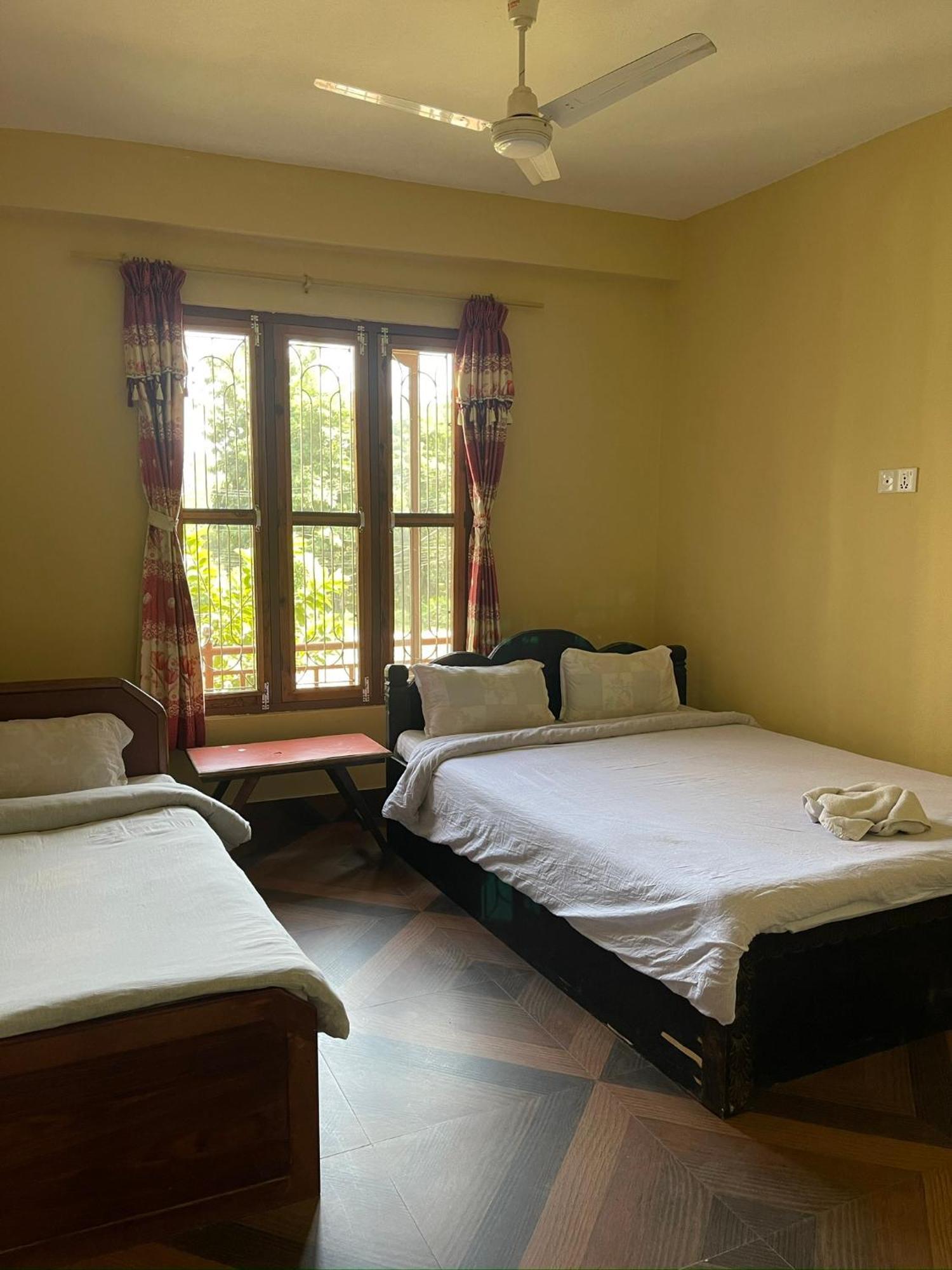 Tara Guesthouse - Sauraha,Chitwan エクステリア 写真