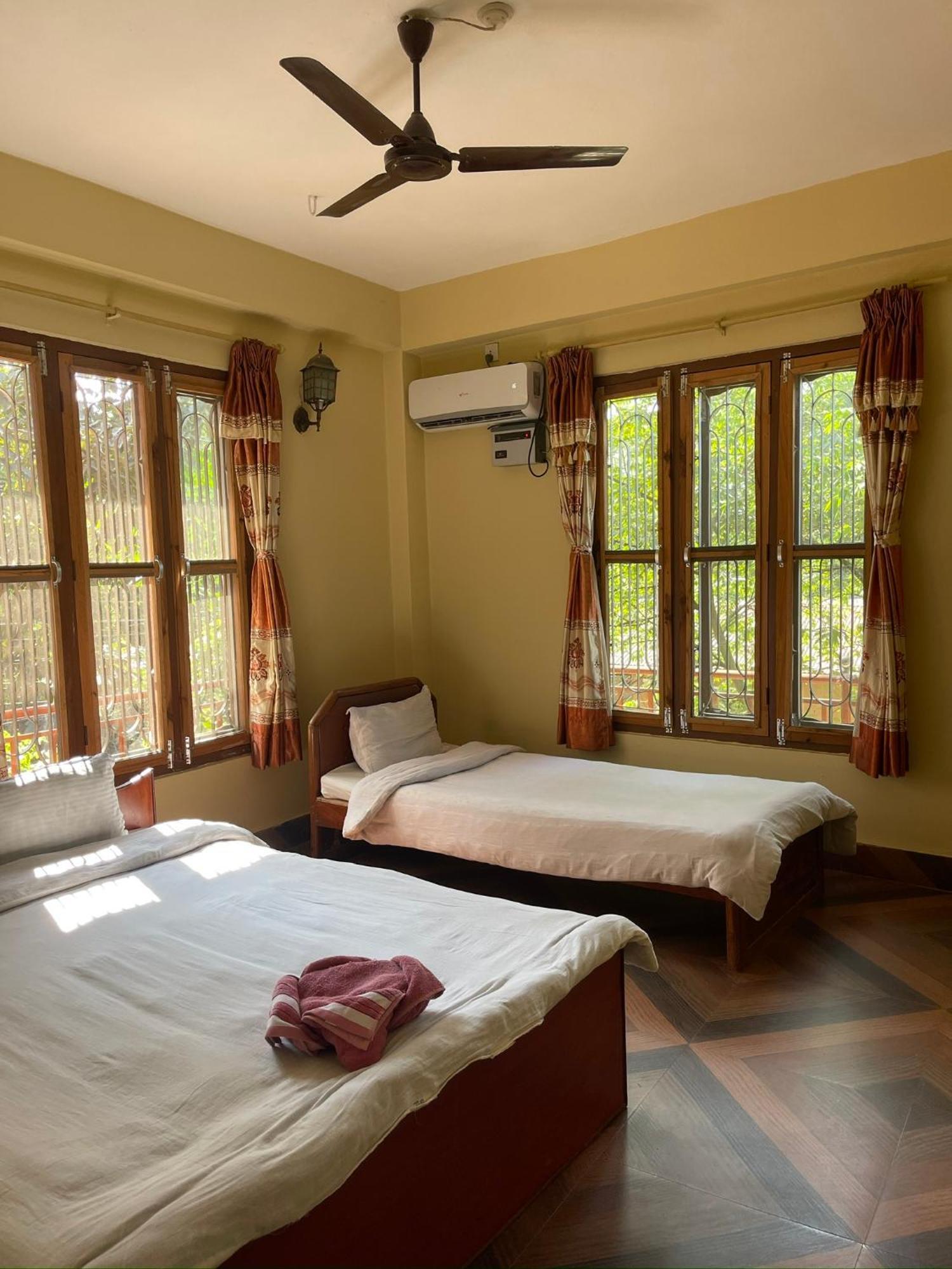 Tara Guesthouse - Sauraha,Chitwan エクステリア 写真